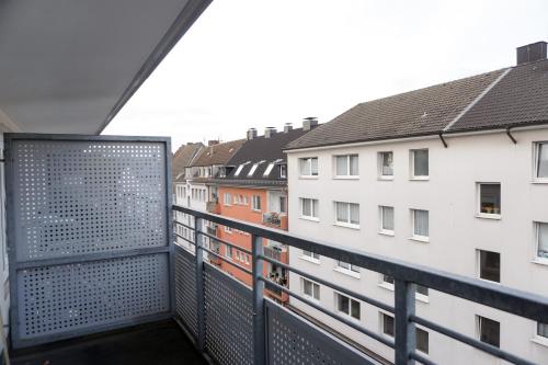 Balkoni atau teres di M House Do Modernes Privatzimmer mit Balkon & Self Check-in