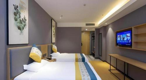 Ένα ή περισσότερα κρεβάτια σε δωμάτιο στο GreenTree Inn Express Fuzhou Minhou County Mindu Custom Park
