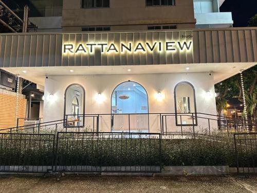 a building with a sign that reads rathandan yawn at Rattana View in Phitsanulok