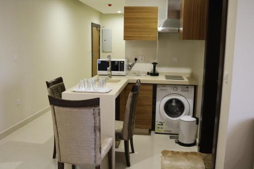 Virtuvė arba virtuvėlė apgyvendinimo įstaigoje منزل أبحر للاجنحة الفندقية - Obhur Home