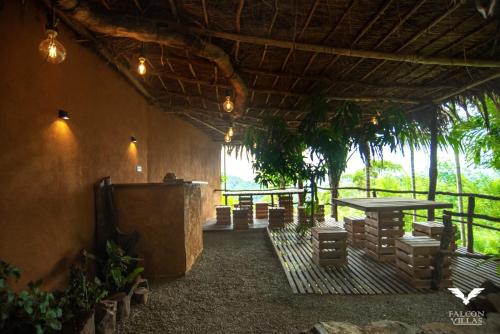 Jardín al aire libre en Falcon Villas