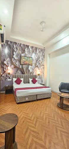 a bedroom with a bed with a painting on the wall at Hotel Surya Inn in Jāmb