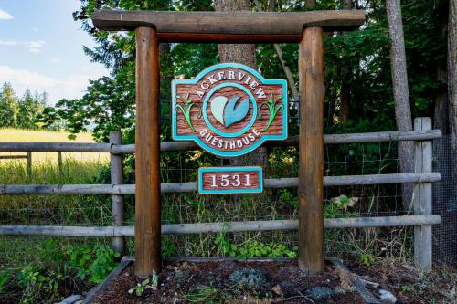 Φωτογραφία από το άλμπουμ του Ackerview Guesthouse Bed and Breakfast σε Salmon Arm