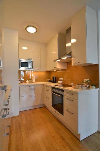 A kitchen or kitchenette at Apartment with parking on premise