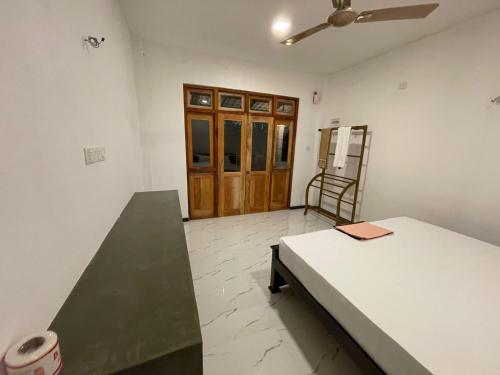 Postel nebo postele na pokoji v ubytování Nimalas Villa