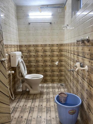 Ένα μπάνιο στο GYANi 1