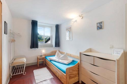 a small room with a bed and a window at Ferienhaus Zum Burgfried in Neuerburg