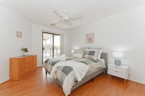 Postel nebo postele na pokoji v ubytování Our Bit of Bowhill - 21 Chucka Bend