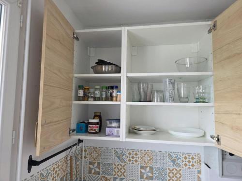 Η κουζίνα ή μικρή κουζίνα στο Cozy studio, 5 min from Cosne train station, 3rd floor