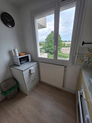 Η κουζίνα ή μικρή κουζίνα στο Cozy studio, 5 min from Cosne train station, 3rd floor