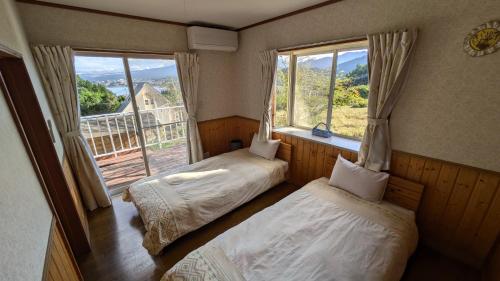 Ένα ή περισσότερα κρεβάτια σε δωμάτιο στο ハーバルメモリー河口湖