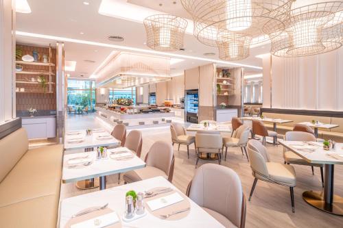 Un restaurant sau alt loc unde se poate mânca la Grande Centre Point Prestige Bangkok