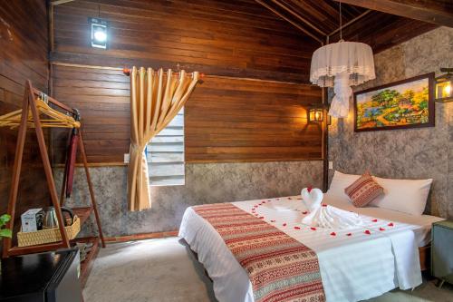 a bedroom with a bed and a window at Memories Hoi An Villa in Hoi An