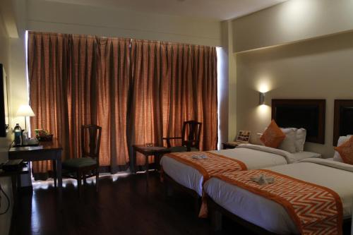 Ένα ή περισσότερα κρεβάτια σε δωμάτιο στο Krishna Inn - Royal Hotels