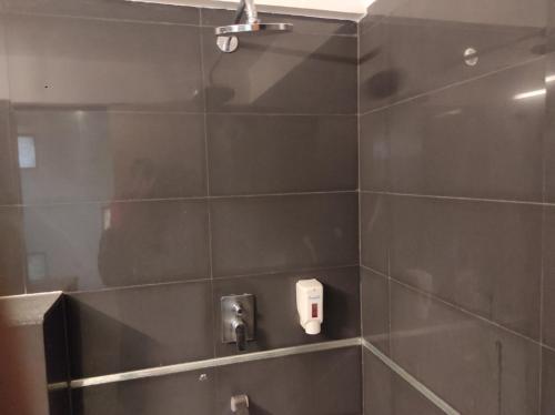 Ένα μπάνιο στο Krishna Inn - Royal Hotels