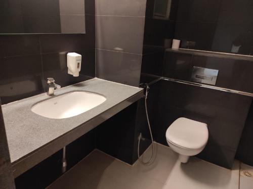 Ένα μπάνιο στο Krishna Inn - Royal Hotels
