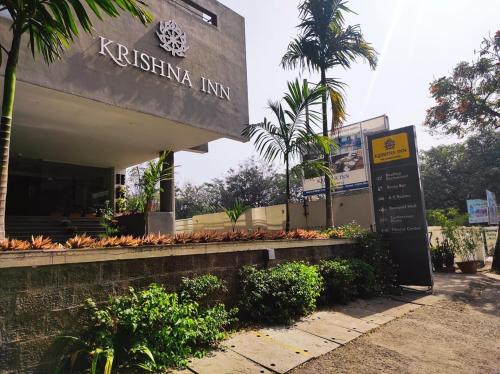Κήπος έξω από το Krishna Inn - Royal Hotels