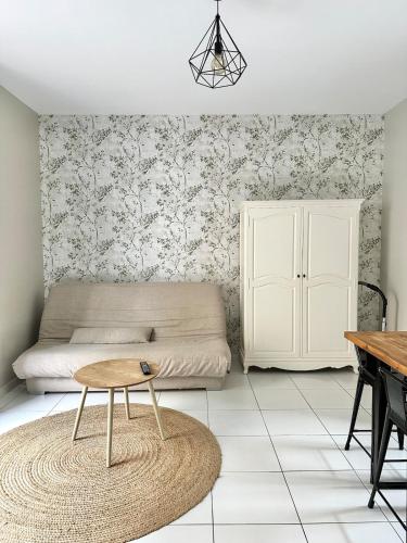 Studio contemporain - 50 mètres plage - proche centre