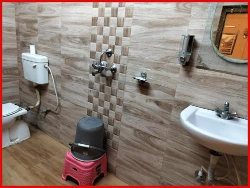 a bathroom with a toilet and a sink at HOTEL D-S - RESIDENCY - Near Kasi Vishwanath Temple #Fully Air Conditioning -Free Wifi -Parking -Room Service #Best Hotel In Varanasi in Varanasi