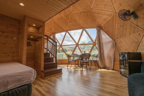 Ένα ή περισσότερα κρεβάτια σε δωμάτιο στο Imperial Mount Resort