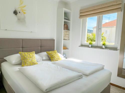 ANESA - Apartment Baska mit Privatterrasse, Laube und Grill sowie große Poolarea