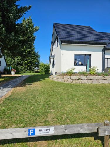 a house with a sign in front of a yard at Ferienhaus Küstelnest in Medebach