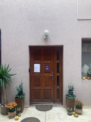 Façade ou entrée de l'établissement Kapetan-Misa