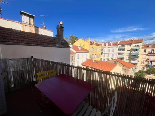 Novembre by Welcome to Cannes