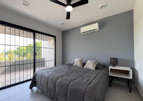 a bedroom with a bed and a ceiling fan at Casa villas del invernadero in Veracruz