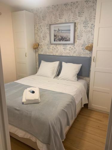 a bedroom with a bed with a towel on it at un rêve à la mer in Saintes-Maries-de-la-Mer