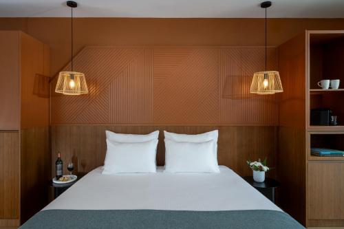 Una cama o camas en una habitación de Prima Link Hotel