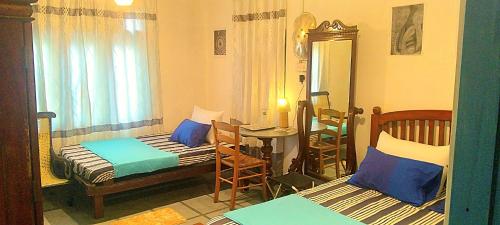 Ένα ή περισσότερα κρεβάτια σε δωμάτιο στο Sky Blue Cabin
