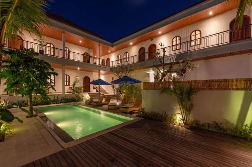 an exterior view of a house with a swimming pool at Casa del Canggu 1 - 1 bedroom villa in Pererenan