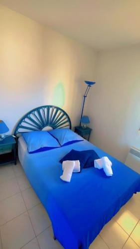 Una cama o camas en una habitación de Appartement première ligne vue mer