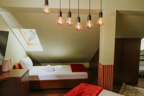 Postel nebo postele na pokoji v ubytování Thea Hotel
