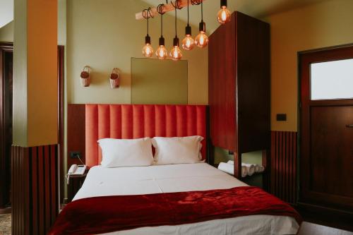 Postel nebo postele na pokoji v ubytování Thea Hotel