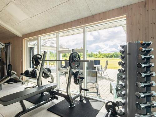 Fitness centrum a/nebo fitness zařízení v ubytování 15 person holiday home in Højslev
