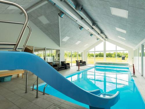Bazén v ubytování 15 person holiday home in Højslev nebo v jeho okolí