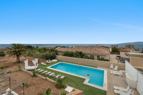 a swimming pool on the roof of a house at Villa Luxury el Mirador in Adeje