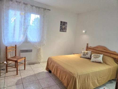 Postel nebo postele na pokoji v ubytování Logement au Mas de la Couloumine Gîte Le Madeloc