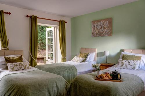 Ένα ή περισσότερα κρεβάτια σε δωμάτιο στο Ridgeway House, spacious, countryside idyll, up to 18 guests