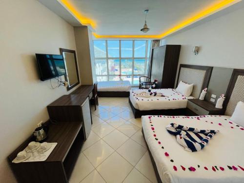 Postel nebo postele na pokoji v ubytování Elite Sea Sky Hotel