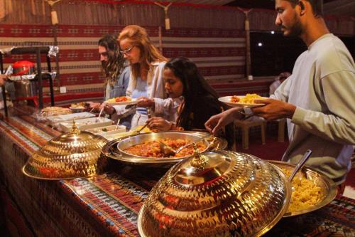 Makanan di atau berdekatan perkhemahan mewah