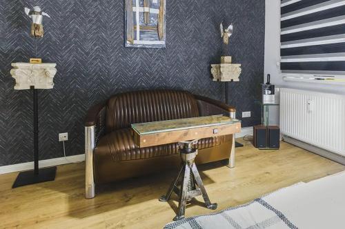 a room with a couch with a table on a tripod at Wismarer Heckflosse - ABC607 in Wismar