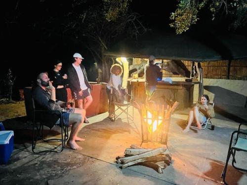 Επισκέπτες που μένουν στο Aloha Moz Camp Site
