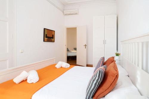 Apartamento Modernista 230 m - 7 Hab - Gran Vía Eixample - Grupos 13 pax- 4 baños- 8min a pie Passeig Gràcia photo 45