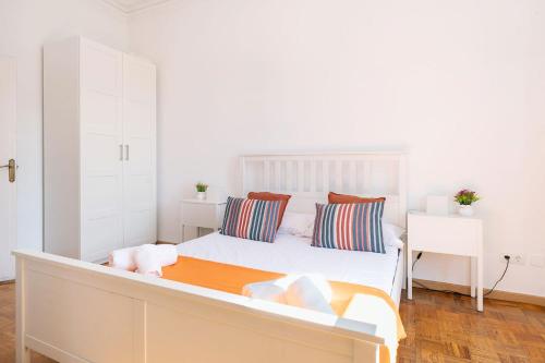 Apartamento Modernista 230 m - 7 Hab - Gran Vía Eixample - Grupos 13 pax- 4 baños- 8min a pie Passeig Gràcia photo 22