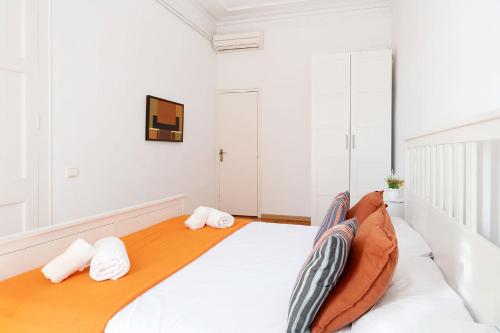 Apartamento Modernista 230 m - 7 Hab - Gran Vía Eixample - Grupos 13 pax- 4 baños- 8min a pie Passeig Gràcia photo 20