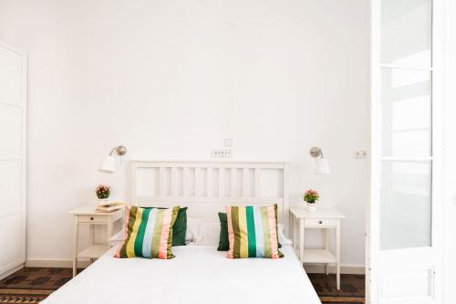 Apartamento Modernista 230 m - 7 Hab - Gran Vía Eixample - Grupos 13 pax- 4 baños- 8min a pie Passeig Gràcia photo 21