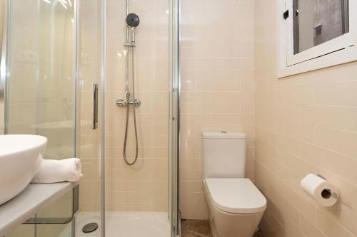 Apartamento Modernista 230 m - 7 Hab - Gran Vía Eixample - Grupos 13 pax- 4 baños- 8min a pie Passeig Gràcia photo 58